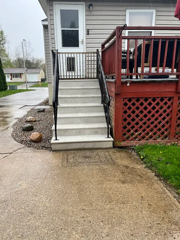 Elyria Concrete Step — view 1 of 1